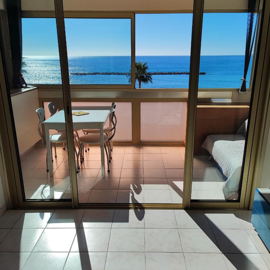 Grand Studio Bord De Mer- Acces Direct Aux Plages سا لُرون دو فار المظهر الخارجي الصورة